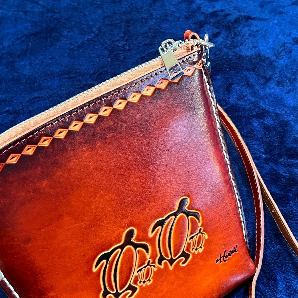 💗💗✨✨Hand made cross body authentic Hawaiian bag made with real leather.✨✨💖💖 - Picture 2 of 6